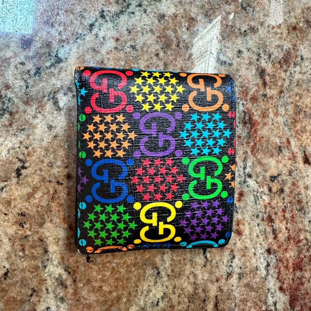Men’s Gucci wallet